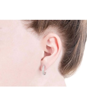 Aretes Jayda de oro blanco 14 K con acabado brillante diamante