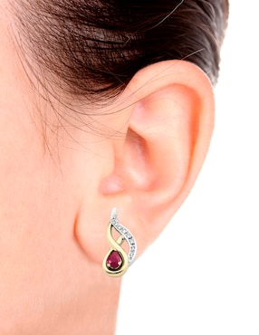 Aretes Fascinare de oro con acabado espejo rubí