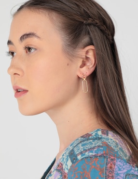 Aretes Unoaerre con acabado baño de oro