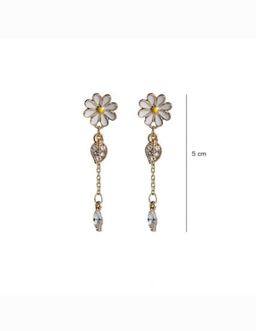 Aretes de flor Parisa Joyería con acabado baño de oro zirconia