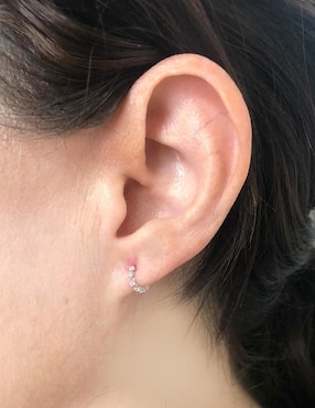 Broqueles Mancini de oro blanco con acabado brillante zirconia