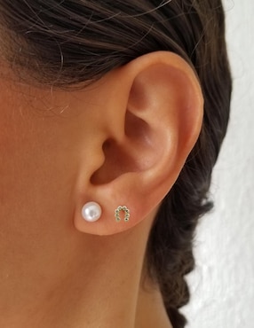 Broqueles de herradura Punto Metálico de oro con acabado brillante zirconia