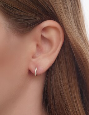 Aretes redondos Bony Levy de oro con acabado pavé diamante