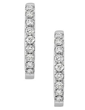 Aretes redondos Bony Levy de oro blanco con acabado pavé diamante