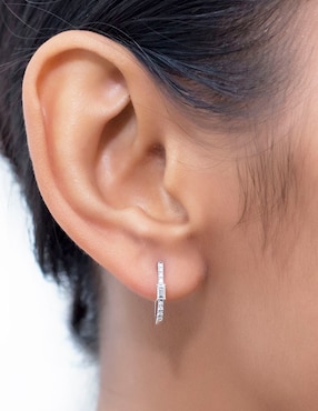 Aretes redondos Riccardo Orsato de oro blanco con acabado pavé diamante