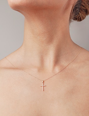 Collar de cruz Jayda de oro 14 K
