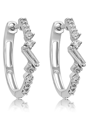 Aretes Jayda de oro blanco con acabado brillante diamante