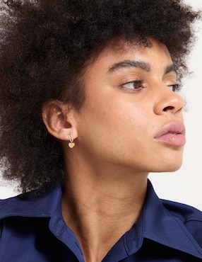Arete corto de corazón Unoaerre de oro amarillo 14 k con acabado pulido
