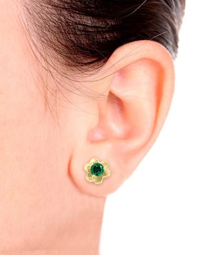 Aretes redondos Fascinare Fleur de oro con acabado brillante esmeralda
