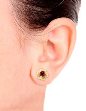 Aretes redondos Fascinare Fleur de oro con acabado brillante rubí