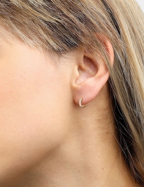 Aretes redondos D Cadena de oro con acabado pavé zirconia