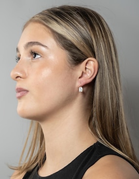 Aretes de rectángulo Mancini de oro con acabado brillante zirconia