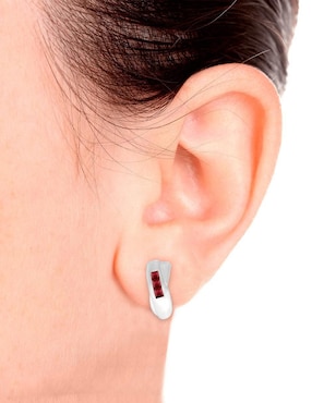Aretes Fascinare de oro blanco con acabado brillante rubí