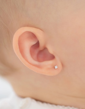 Broqueles cuadrados In Season Jewelry de oro blanco con acabado brillante zirconia cúbica