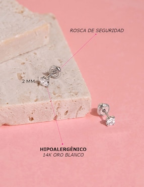 Broqueles cuadrados In Season Jewelry de oro blanco con acabado brillante zirconia cúbica