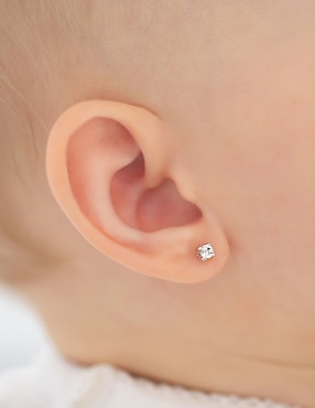Broqueles cuadrados In Season Jewelry de oro blanco con acabado brillante zirconia cúbica