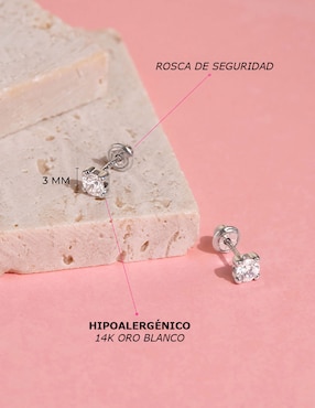 Broqueles cuadrados In Season Jewelry de oro blanco con acabado brillante zirconia cúbica