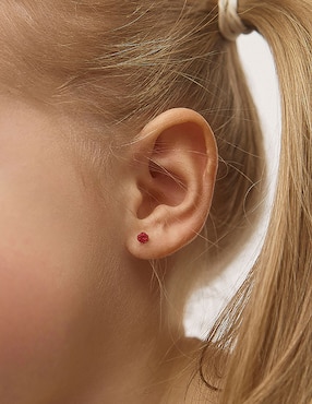 Broqueles redondos In Season Jewelry de oro con acabado brillante zirconia cúbica