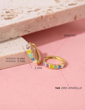 Aretes de aro de corazón In Season Jewelry de oro con acabado brillante