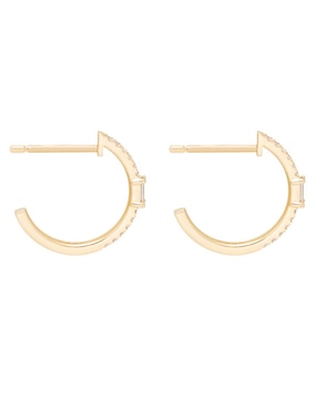 Aretes cortos Riccardo Orsato de oro 14 K con acabado pavé diamante