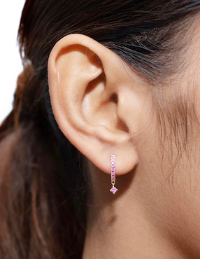 Aretes de aro circulares Riccardo Orsato de oro 14 K con acabado pavé zafiro rosa
