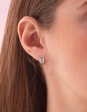 Aretes redondos Unlimited By Ob con acabado plateado zirconia