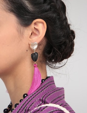 Aretes de corazón Tmna con acabado martillado