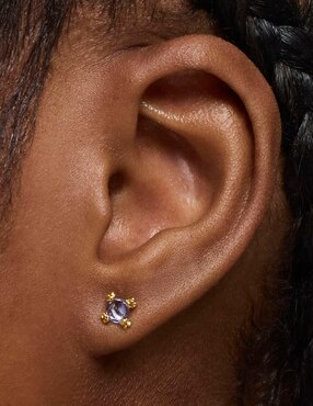 Aretes de oso Tous de oro con acabado brillante tanzanita