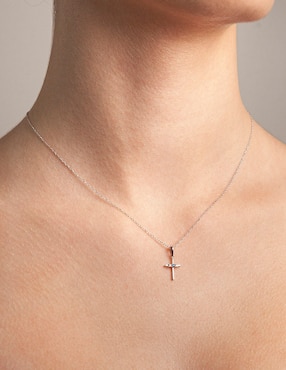 Collar de cruz Jayda de oro 14 K