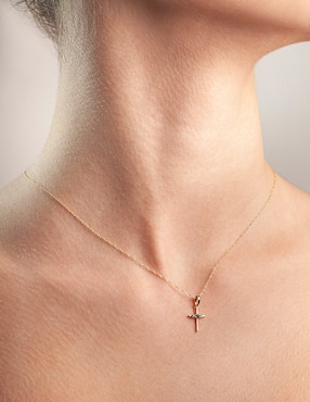 Collar de cruz Jayda de oro 14 K