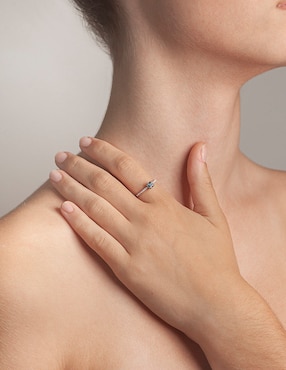 Anillo cuadrado Jayda 14 k de oro zafiro y diamante pavé