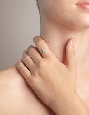 Anillo cuadrado Jayda 14 k de oro esmeralda y diamante pavé