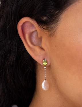 Aretes de pera Teresa Díaz Joyería Mexicana Destellos De La Tierra de plata P 925 con acabado plateado peridoto