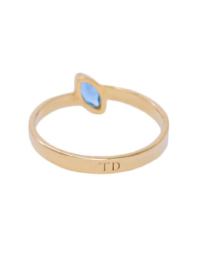 Anillo con gema de rombo Teresa Díaz Joyería Mexicana Destellos de la Tierra de plata P 925 topacio azul de londres con acabado baño de oro