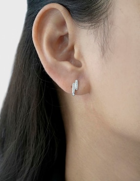 Aretes Mjj Brilliant Inc de 14 k con acabado baño de oro blanco diamante