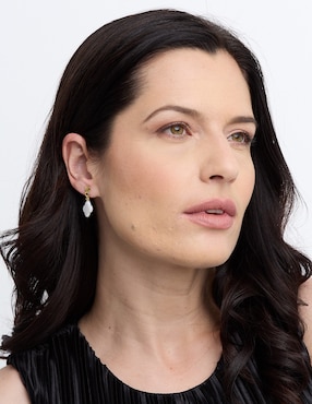 Aretes de flor E&N Cherny de plata P 925 con acabado lustre madre perla