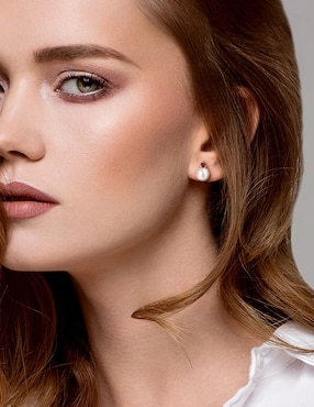 Broqueles de perla Julianna B de oro blanco con acabado brillante granate