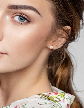 Broqueles de perla Julianna B de oro blanco con acabado brillante rubí y perla