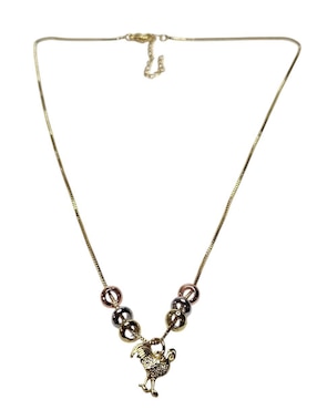 Collar con dije de gallo Limerence By Claudia Herrera Ave de oro laminado 14 K