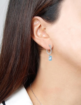 Aretes cuadrados Valessa de oro con acabado espejo topacio y diamante