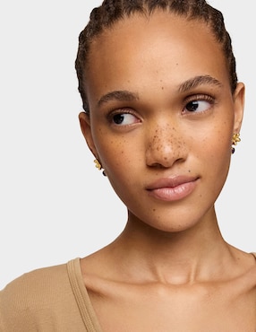 Aretes de flor Tous Daisy de plata P 925 con acabado baño de oro amatista
