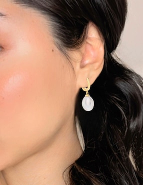 Aretes ovalados Aretize de plata P 925 con acabado baño de oro imitación perla