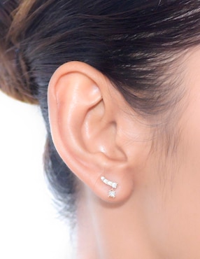 Aretes cortos Riccardo Orsato de oro 14 K con acabado pavé diamante