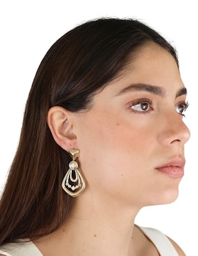 Aretes triangulares Mancini de oro con acabado brillante zirconia