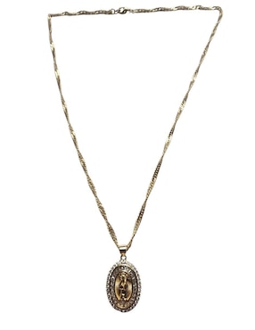 Collar con dije santos ovalado Limerence By Claudia Herrera Santa Muerte de oro laminado 14 K