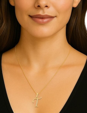 Collar con dije de letras Joyería M De Leon de oro amarillo 14 K