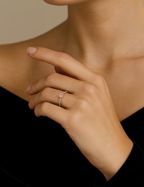 Anillo Riccardo Orsato zafiro rosa con acabado baño de oro 14 k