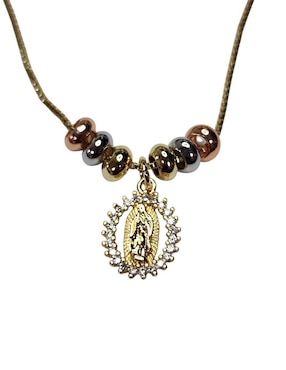 Collar con dije Virgen de Guadalupe Limerence By Claudia Herrera de oro laminado 14 K