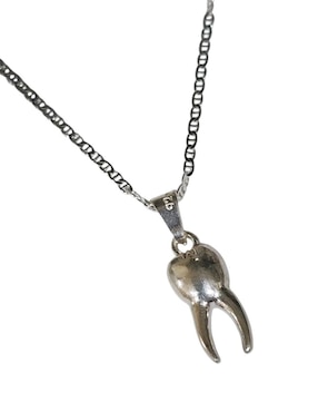 Collar con dije de muela Limerence By Claudia Herrera Dentista de plata P 925