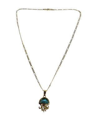 Collar con dije Limerence By Claudia Herrera Medusa Azul de oro laminado 14 K